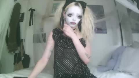 vampire fang  online show from 10-02-25, 07:10