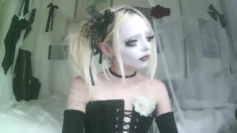 vampire fang  online show from 10-08-25, 07:22