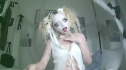 vampire fang  online show from 10-09-25, 07:12