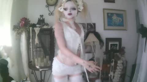 vampire fang  online show from 10-17-25, 07:38