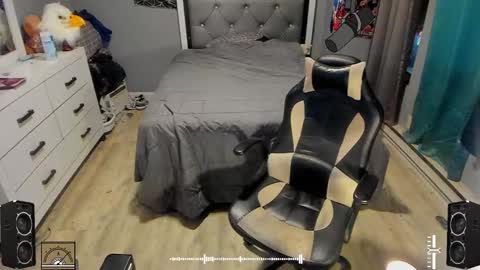 Plant Base Streamers From Pennsylvania online show from 01-21-25, 01:29