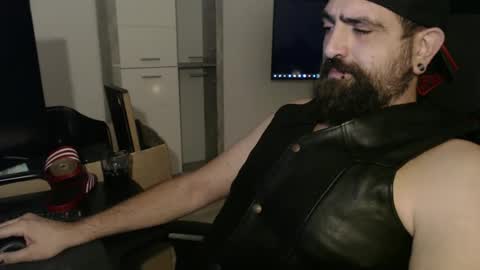 Snapshot of black_beard_slides chatting on 10-01-25, 11:44 black_beard_slides online show from 10-01-25, 11:44