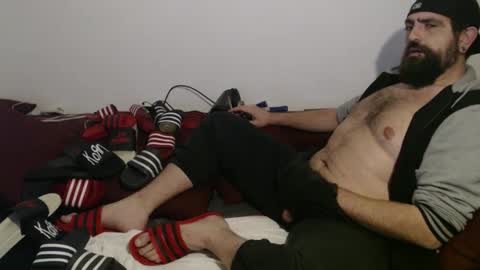 Snapshot of black_beard_slides chatting on 11-16-25, 09:09 black_beard_slides online show from 11-16-25, 09:09