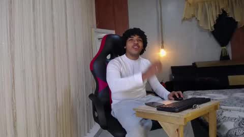 black_king_241 online show from 11-06-25, 02:34