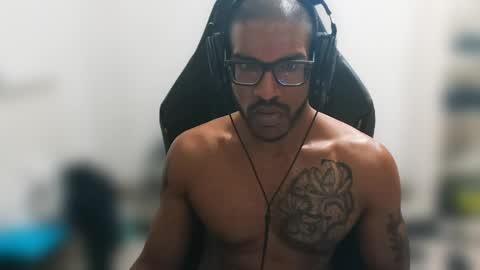 Snapshot of black_lollipop chatting on 05-30-26, 05:21 Master online show from 05-30-26, 05:21