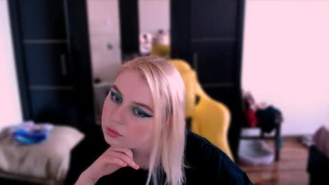 Snapshot of black_neon chatting on 06-02-26, 08:16 Sasha and Bella online show from 06-02-26, 08:16