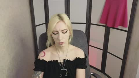 Snapshot of black_orchides chatting on 06-11-26, 08:23 Emily online show from 06-11-26, 08:23
