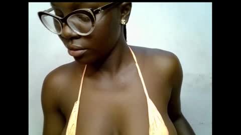 Snapshot of black_petitqueen12 chatting on 11-02-25, 10:06 BLACK online show from 11-02-25, 10:06