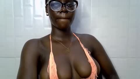 Snapshot of black_petitqueen12 chatting on 11-08-25, 09:42 BLACK online show from 11-08-25, 09:42