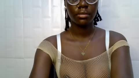 Snapshot of black_petitqueen12 chatting on 11-11-25, 08:25 BLACK online show from 11-11-25, 08:25