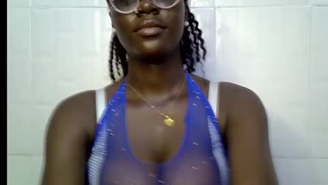 Snapshot of black_petitqueen12 chatting on 11-12-25, 08:48 BLACK online show from 11-12-25, 08:48