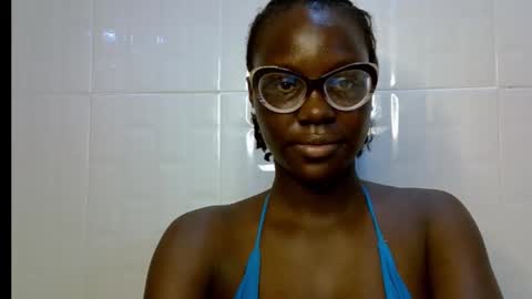 Snapshot of black_petitqueen12 chatting on 11-15-25, 10:01 BLACK online show from 11-15-25, 10:01