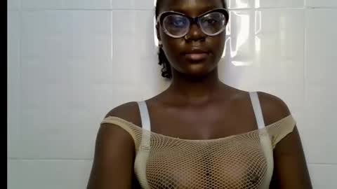 Snapshot of black_petitqueen12 chatting on 11-16-25, 06:57 BLACK online show from 11-16-25, 06:57