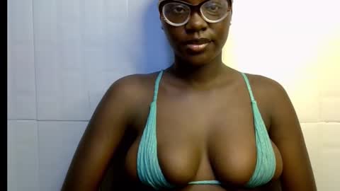 Snapshot of black_petitqueen12 chatting on 11-20-25, 06:57 BLACK online show from 11-20-25, 06:57