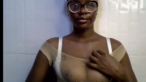 Snapshot of black_petitqueen12 chatting on 11-24-25, 07:41 BLACK online show from 11-24-25, 07:41