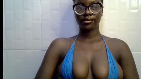 Snapshot of black_petitqueen12 chatting on 11-30-25, 01:26 BLACK online show from 11-30-25, 01:26