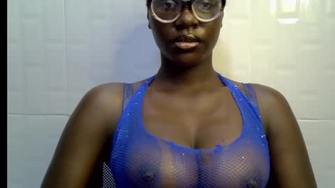 Snapshot of black_petitqueen12 chatting on 12-01-25, 07:02 BLACK online show from 12-01-25, 07:02