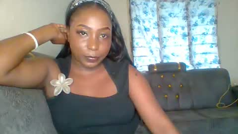 Snapshot of black_umbre chatting on 06-14-26, 03:52 Dee online show from 06-14-26, 03:52
