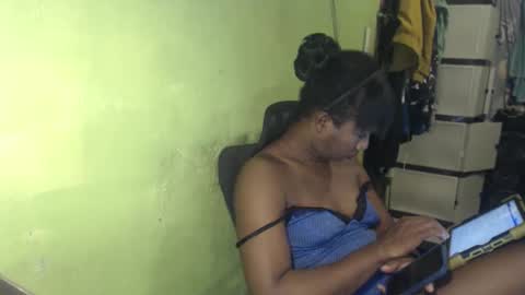 Snapshot of blackasiancockts chatting on 05-25-26, 06:25 Crystal online show from 05-25-26, 06:25