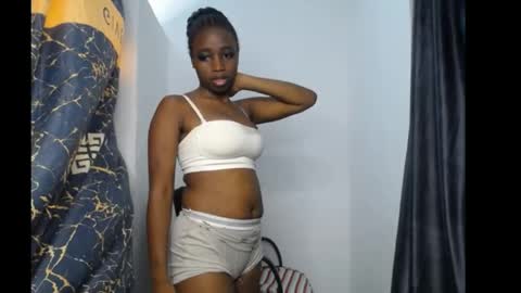 Snapshot of blackbeauty60 chatting on 05-17-26, 05:31 lela online show from 05-17-26, 05:31