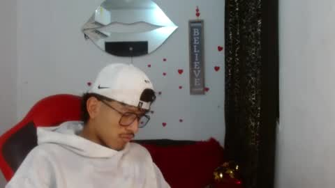 Snapshot of blackfox_desire chatting on 05-19-26, 06:58 mateo online show from 05-19-26, 06:58