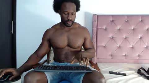 Twtter 1MikeBeckford            Onlyfns beckfordmike online show from 01-06-25, 01:08