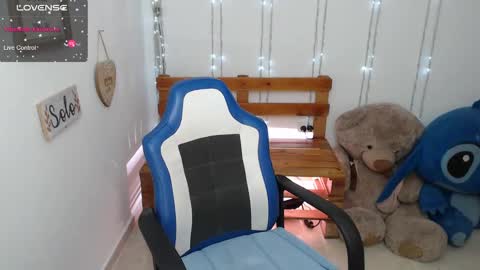 Snapshot of blackqueen_18 chatting on 12-06-24, 03:30 blackqueen_18 online show from 12-06-24, 03:30