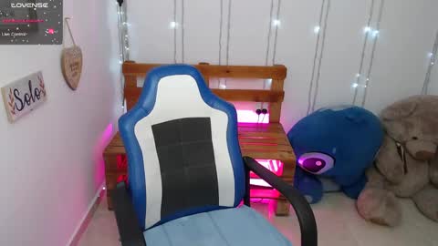 Snapshot of blackqueen_18 chatting on 12-13-24, 03:05 blackqueen_18 online show from 12-13-24, 03:05