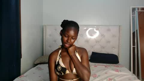 Snapshot of blackqueenofparis chatting on 06-22-26, 10:07 Paris online show from 06-22-26, 10:07