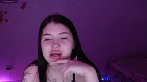 Snapshot of blackroseonee chatting on 05-12-26, 01:36 blackroseonee online show from 05-12-26, 01:36