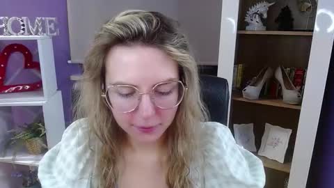 Z O E Y online show from 01-15-26, 05:45