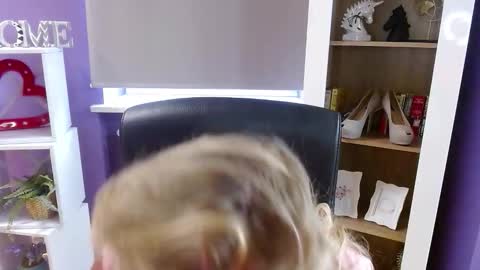 Z O E Y online show from 02-18-26, 09:05