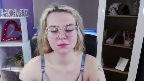 Z O E Y online show from 03-13-26, 06:09