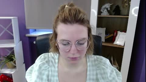 Z O E Y online show from 04-08-26, 05:07