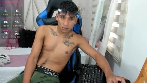 Snapshot of blacksex_boy chatting on 01-08-25, 05:48 Marlon online show from 01-08-25, 05:48