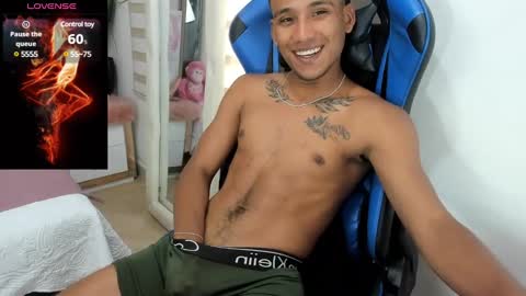 Snapshot of blacksex_boy chatting on 01-27-25, 05:15 Marlon online show from 01-27-25, 05:15