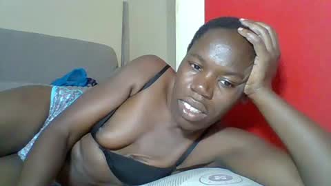 Snapshot of blacksexygal chatting on 06-28-26, 08:15 SARAH online show from 06-28-26, 08:15
