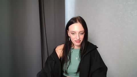 Snapshot of blacky_berry chatting on 04-29-26, 02:10 Ivy online show from 04-29-26, 02:10