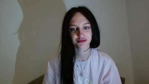 Snapshot of blacky_berry chatting on 05-17-26, 04:47 Ivy online show from 05-17-26, 04:47