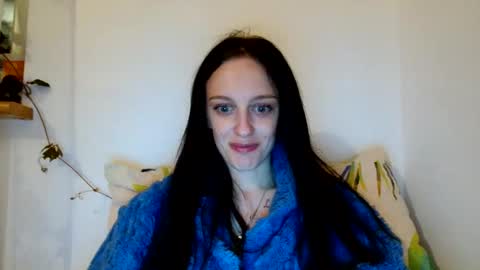 Snapshot of blacky_berry chatting on 05-18-26, 07:52 Ivy online show from 05-18-26, 07:52