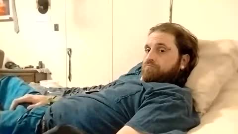 Snapshot of blahblam420 chatting on 10-08-25, 10:13 blahblam420 online show from 10-08-25, 10:13