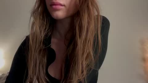 Snapshot of blair_foxxxy chatting on 06-16-26, 04:37 Blair online show from 06-16-26, 04:37