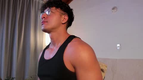 Snapshot of blake_levi chatting on 12-27-24, 01:43 Blake Levi Independent Model online show from 12-27-24, 01:43