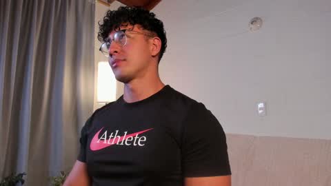 Snapshot of blake_levi chatting on 12-28-24, 01:18 Blake Levi Independent Model online show from 12-28-24, 01:18