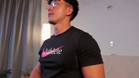 Snapshot of blake_levi chatting on 12-28-24, 04:19 Blake Levi Independent Model online show from 12-28-24, 04:19