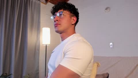 Snapshot of blake_levi chatting on 12-31-24, 11:17 Blake Levi Independent Model online show from 12-31-24, 11:17