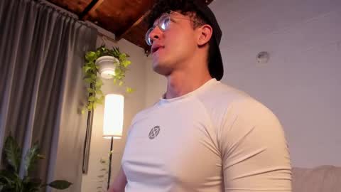 Snapshot of blake_levi chatting on 03-02-25, 11:53 Blake Levi Independent Model online show from 03-02-25, 11:53