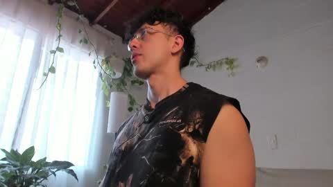 Snapshot of blake_levi chatting on 04-30-26, 04:35 Blake Levi Independent Model online show from 04-30-26, 04:35