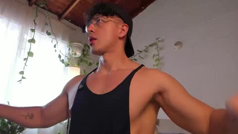 Snapshot of blake_levi chatting on 05-25-26, 06:58 Blake Levi Independent Model online show from 05-25-26, 06:58