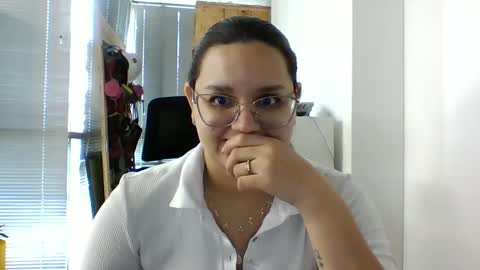 Snapshot of blanquita102530 chatting on 09-16-25, 01:34 Lary online show from 09-16-25, 01:34